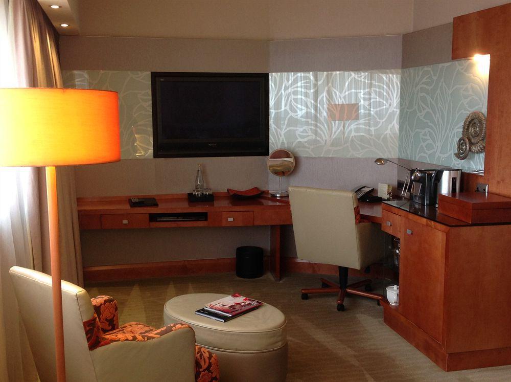 Intercontinental Johannesburg Sandton Towers, An Ihg Hotel Екстериор снимка